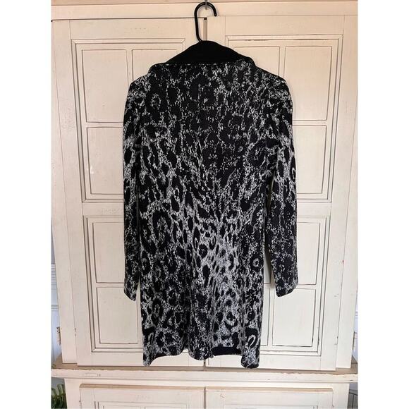 Chico’s size 1 medium long zip up sweater jacket animal print wool blend - Picture 2 of 4